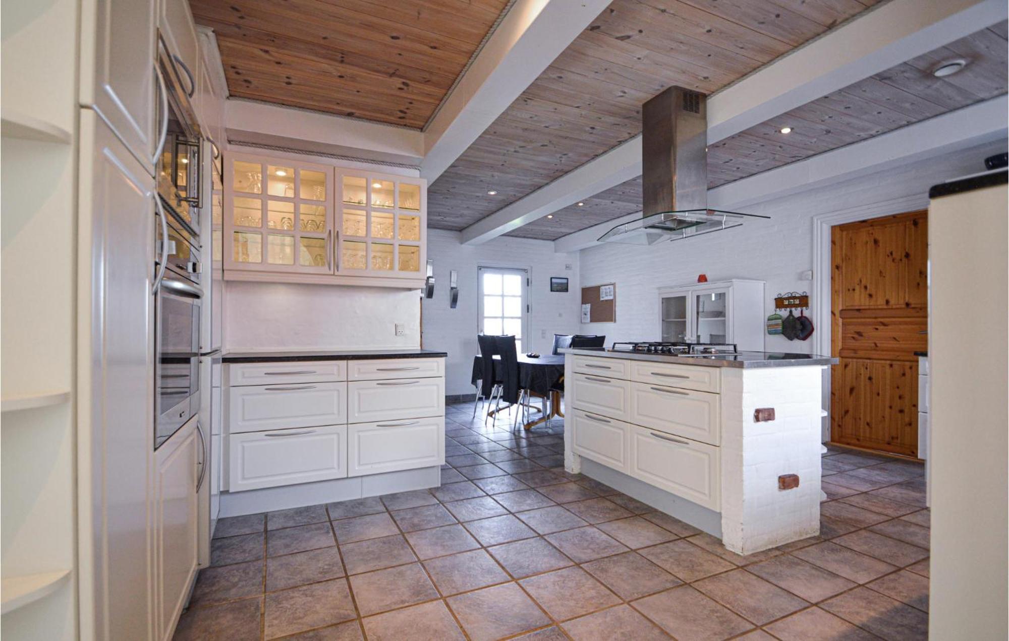 Awesome Home In Bredebro With Kitchen Ballum Екстериор снимка