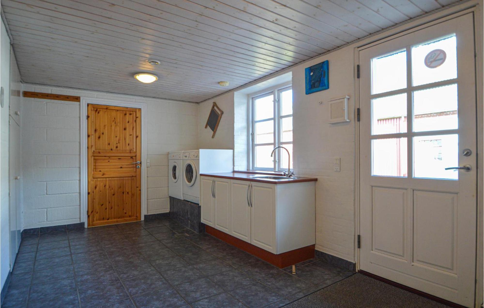 Awesome Home In Bredebro With Kitchen Ballum Екстериор снимка