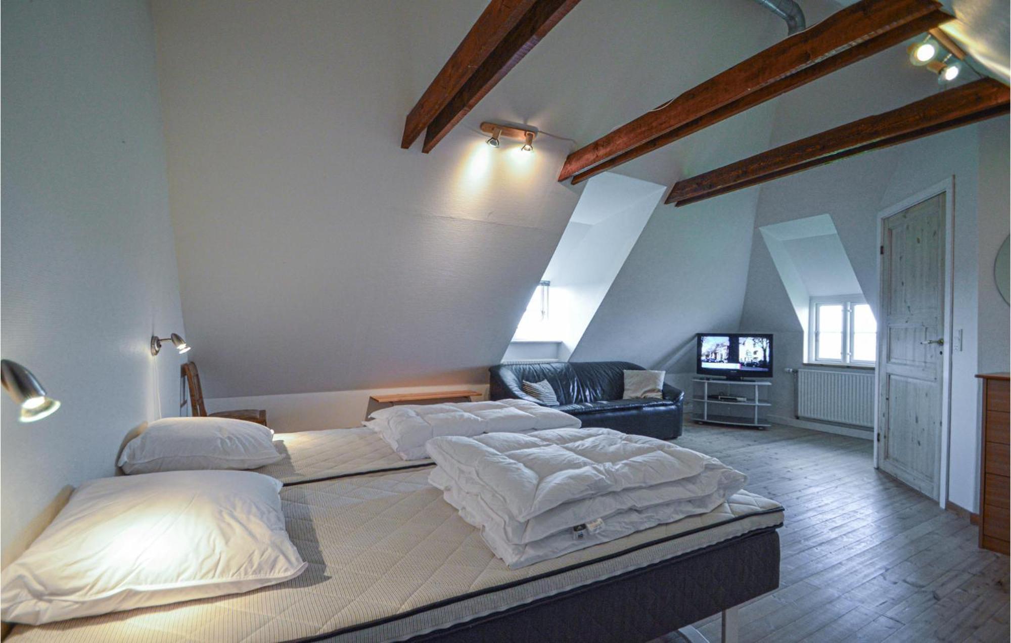Awesome Home In Bredebro With Kitchen Ballum Екстериор снимка